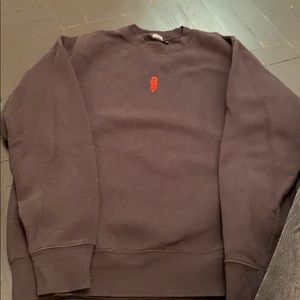 Black sweatshirt with Q ❤️